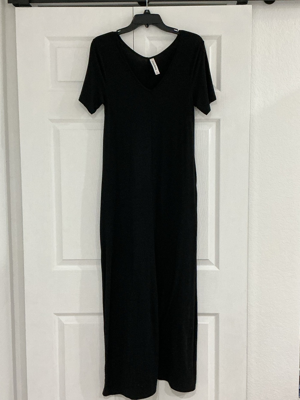 Zenana Outfitters Black V-Neck Short Sleeve Maxi